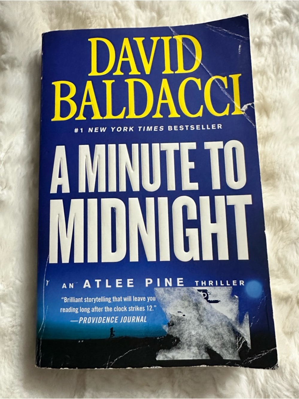 David Baldacci "A Minute to Midnight" Paperback - Blue & White Cover‎